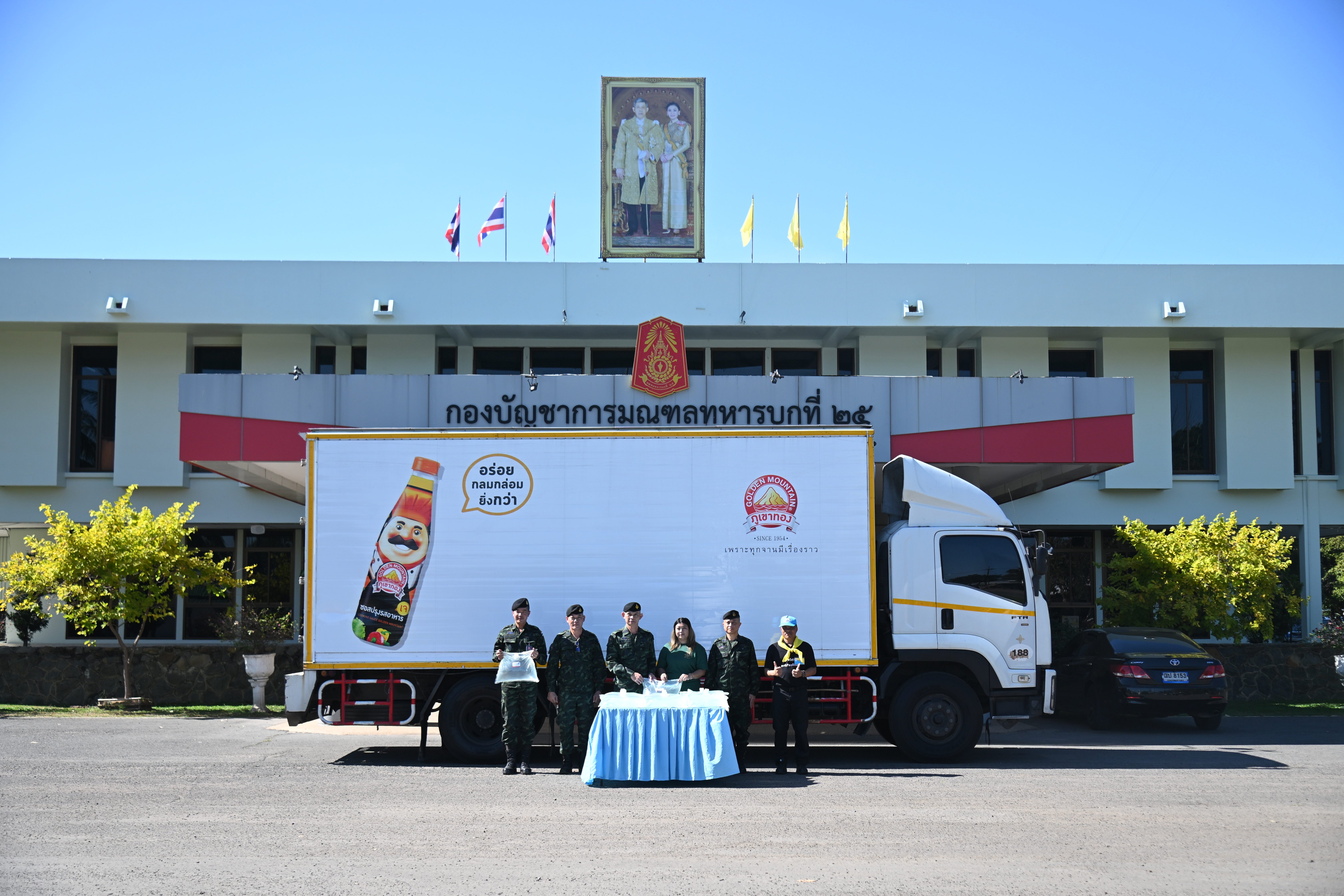 โครงการ “ภูเขาทองไม่ทิ้งกัน” ปี 2568 มอบน้ำดื่มสะอาด (RO) ที่มณฑลทหารราบที่ 25 ค่ายวีรวัฒโยธิน จ.สุรินทร์ เพื่อมอบให้ทหารและศูนย์อพยพต่างๆ จากสถานการณ์ไม่ปกติชายแดนไทย-กัมพูชา